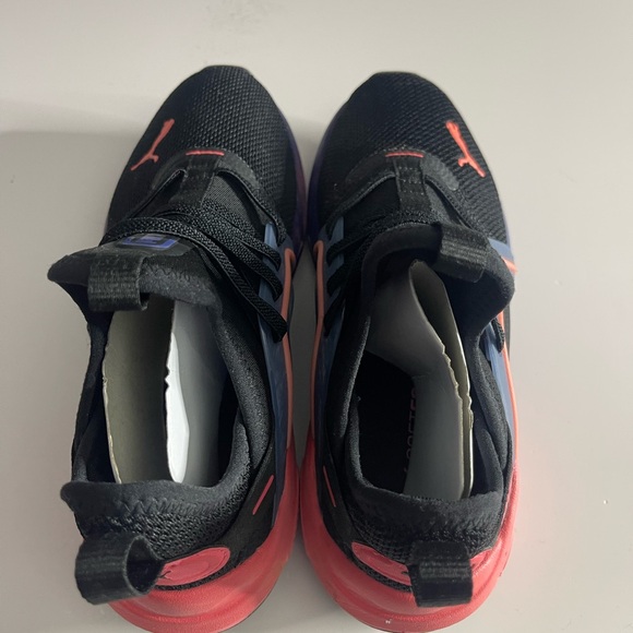 Puma Black and Pink Sneakers with Elastic Straps